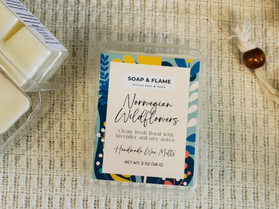 Norwegian wildflowers wax melts in a clamshell